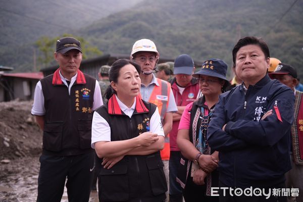 ▲▼花蓮縣長徐榛蔚偕同立委傅崐萁前往卓溪鄉與富里鄉視察災情。（圖／花蓮縣政府提供，下同）