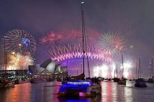 ▲▼雪梨跨年煙火（Sydney New Year’s Eve Fireworks）是一年一度的旅遊盛事，也是全球最早開始的煙火慶典。（圖／部落客Travel with Leo授權提供，勿擅自翻攝）