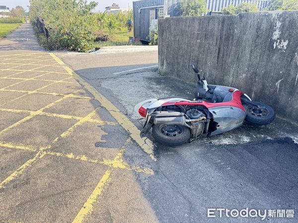 ▲苗栗一名慣竊騎贓車遇到巡邏警車，鑽小路逃逸一公里後撞牆落網。（圖／記者楊永盛翻攝）