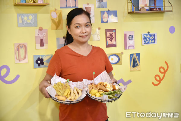 ▲陳昭慧為推廣素食健康餐飲，決定中年創業向勞動部申請微型創業貸款，在台南市東區成立「福双花蔬食炸物」，現已成為蔬食愛好者及素食者的美味新選擇。（圖／記者林東良翻攝，下同）