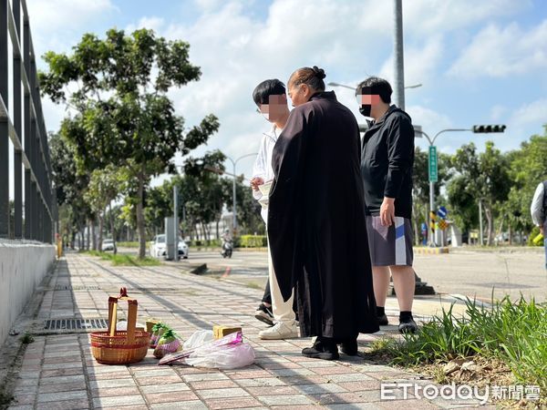 ▲▼台中童遭撞輾一火！哥哥返事發地招魂悲喊「不要玩了...」第2筊见效。（圖／記者許權毅攝）