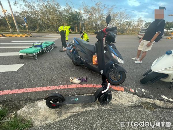 ▲▼曹姓女騎士追撞騎電動滑板車的王男，當場自摔轉倒             。（圖／記者陳以昇翻攝）