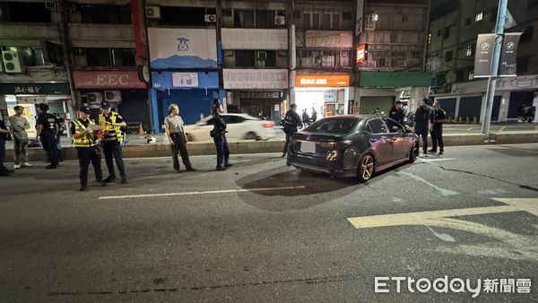 ▲新莊警方查緝偽造車牌，陳男撞警逃逸遭開槍壓制。（圖／記者陳以昇攝）