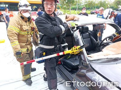 南消三大隊辦理車禍救援訓練　善心企業大力襄助強化救援