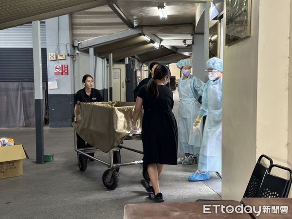 ▲台中童遭撞輾亡今解剖　父悲：會燒他最愛的電腦、腳踏車相陪。（圖／記者許權毅攝）