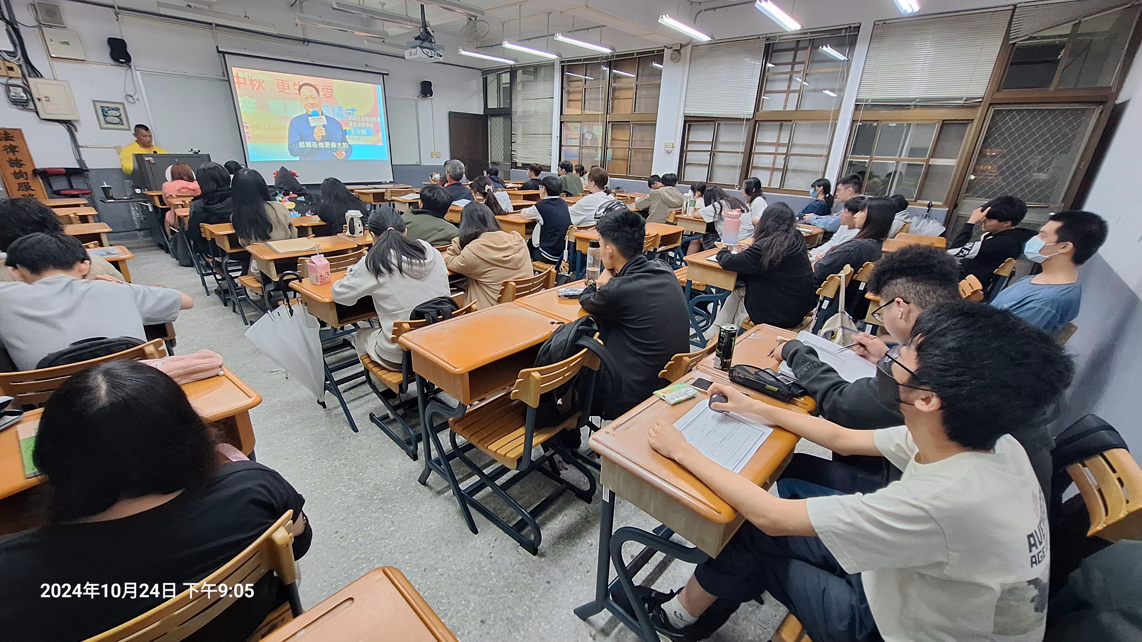 ▲▼正能量阿凱巡迴校園　勉學子遠離毒品、勇敢求助。（圖／張登凱提供）