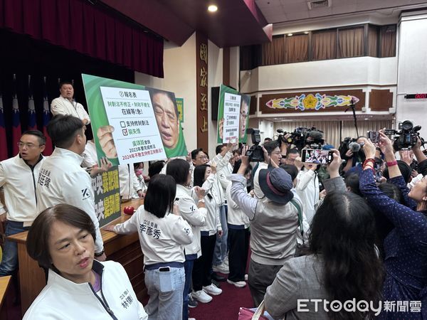 ▲▼   藍綠為《財劃法》爆發口角        。（圖／記者崔至雲攝）