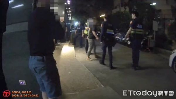 ▲▼逢甲商圈午夜街頭鬥毆，台中警方火速到場逮捕3名討債男子。（圖／民眾提供，下同）