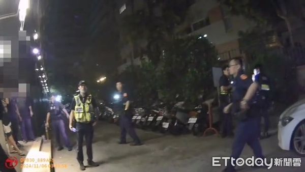 ▲▼逢甲商圈午夜街頭鬥毆，台中警方火速到場逮捕3名討債男子。（圖／民眾提供，下同）