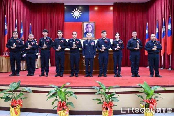 ▲屏東縣政府警察局警員郭家豪、張許世樺、東港中隊小隊長陳秀美獲表揚。（圖／記者陳崑福翻攝）