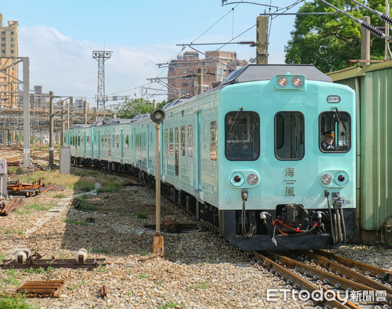 ▲觀光列車「海風號」邀請韓國啦啦隊女神李晧禎、台日混血美女各務禮美奈參加首航,台鐵海風號觀光列車,海風號首波行駛於新竹至台中區間。（圖／記者彭懷玉攝）