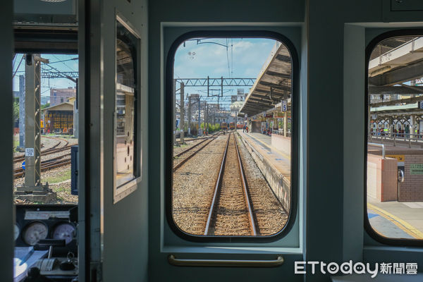 ▲觀光列車「海風號」邀請韓國啦啦隊女神李晧禎、台日混血美女各務禮美奈參加首航,台鐵海風號觀光列車,海風號首波行駛於新竹至台中區間。（圖／記者彭懷玉攝）