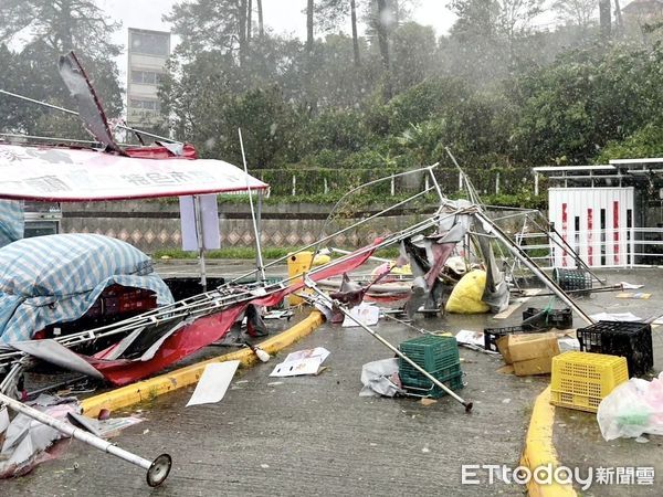 ▲仁愛鄉農會農民特色市集不堪康芮颱風強烈風雨，幾乎全毀。（圖／翻攝「仁愛鄉農會」臉書粉專）