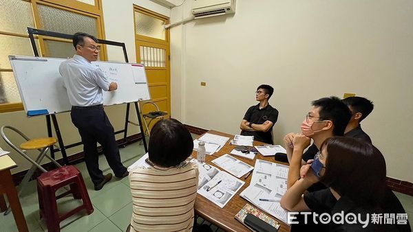 ▲勞動部雲嘉南分署2024年「小型企業人力提升計畫」成果發表會，現場除成果展示外，還有企業經驗分享，超過100位企業及訓練單位代表到場觀摩交流。（圖／記者林東良翻攝，下同）