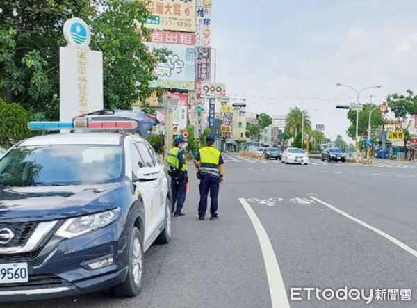 ▲屏東縣政府警察局3天專案取締闖紅燈勤務             。（圖／記者陳崑福翻攝）