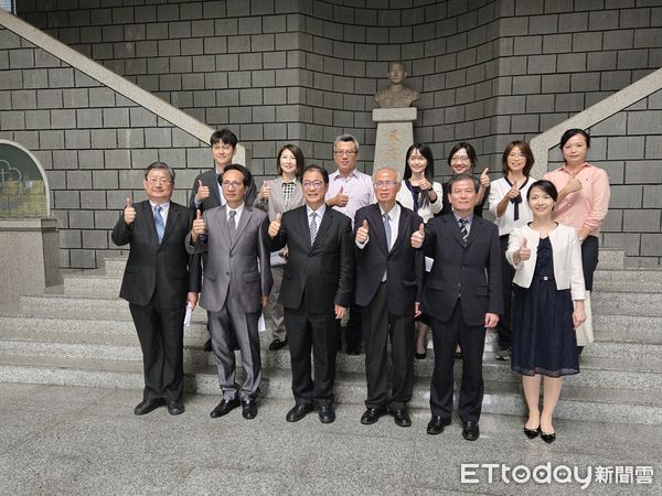 ▲法務部長鄭銘謙6日南下屏東參加參加犯保屏東分會辦公室喬遷落成暨馨生保護服務據點揭牌啟用儀式            。（圖／屏東地檢署提供）