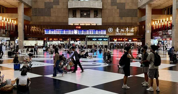 台北車站路線複雜，被戲稱為全台最大的迷宮。（圖／中國時報蔡明亘攝）