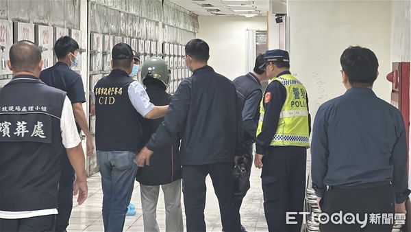 ▲▼快訊／高雄1歲男嬰頭部重創亡！相驗查死因　23歲生母殯儀館認屍。（圖／記者陳宏瑞攝）