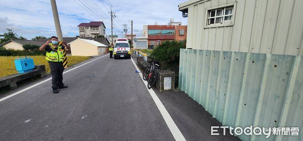 ▲▼台中男子疑因騎自行車自摔，頭部受傷，再跌落大排水溝死亡。（圖／民眾提供，下同）