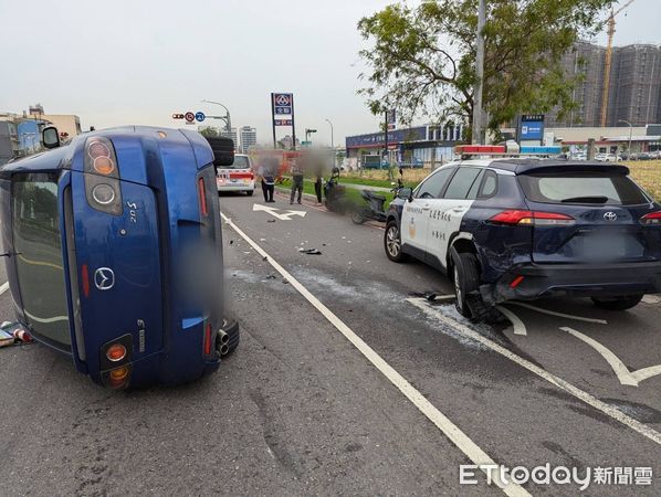 ▲▼高雄醉男開車撞警車。（圖／記者許宥孺翻攝）