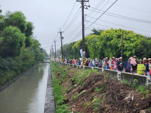 ▲慶桃園大圳通水百年，桃園管理處健走活動