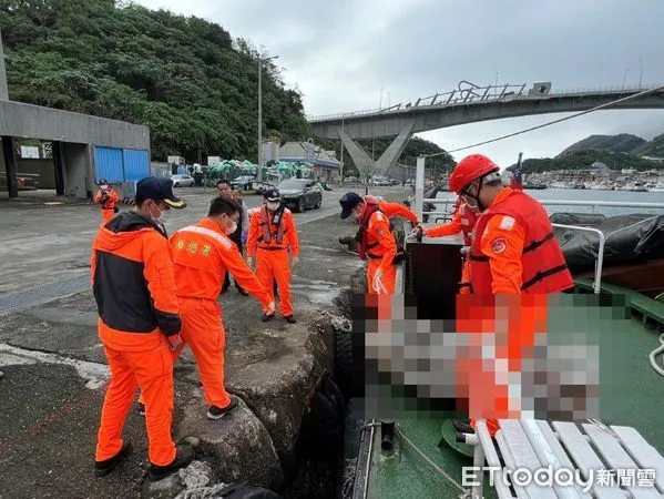 ▲▼      宜蘭大福海域驚見全裸女浮屍       。（圖／記者游芳男翻攝）