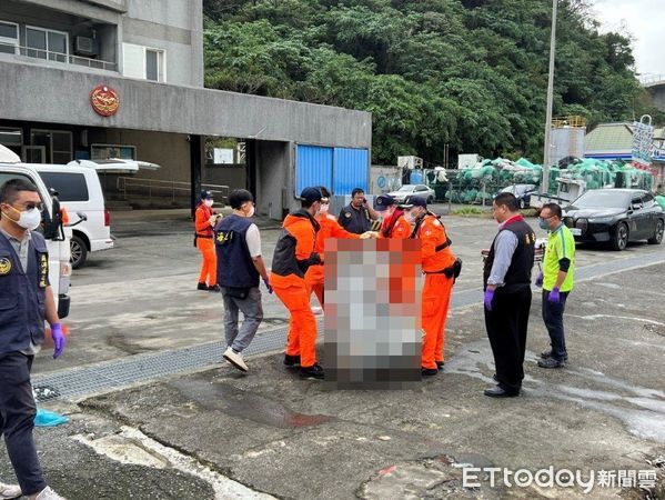 ▲▼      宜蘭大福海域驚見全裸女浮屍       。（圖／記者游芳男翻攝）