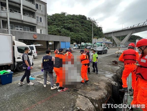 ▲▼      宜蘭大福海域驚見全裸女浮屍       。（圖／記者游芳男翻攝）