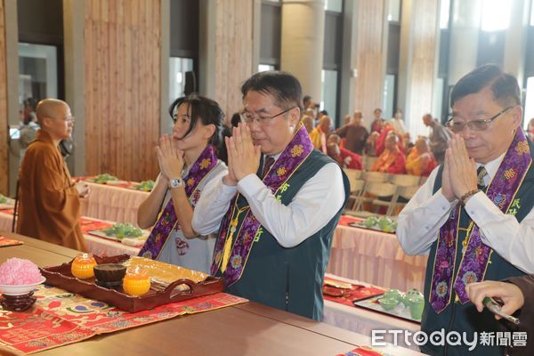 ▲全台首座佛寺台南竹溪禪寺，10日舉行重建落成大典，台南市長黃偉哲受邀擔任啟鑰貴賓，與全台百座佛寺、千名僧人及上千名護法善信一同慶賀古寺重建圓滿落成。（圖／記者林東良翻攝，下同）