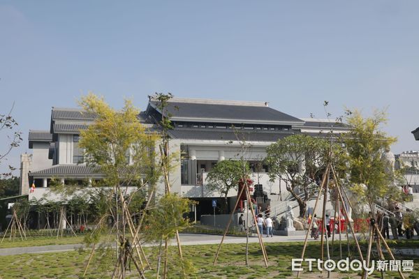 ▲全台首座佛寺台南竹溪禪寺，10日舉行重建落成大典，台南市長黃偉哲受邀擔任啟鑰貴賓，與全台百座佛寺、千名僧人及上千名護法善信一同慶賀古寺重建圓滿落成。（圖／記者林東良翻攝，下同）