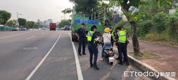 ▲南投警分局嚴抓微型電動二輪車違規。（圖／記者高堂堯翻攝）