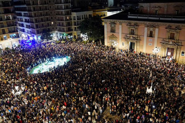 ▲▼ 西班牙瓦倫西亞自治區（Valencia）洪災奪220命，民眾上街示威。（圖／路透）