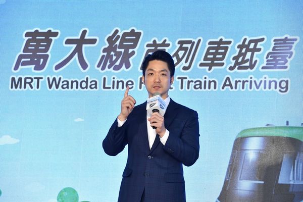 ▲▼台北市長蔣萬安、新北市長侯友宜出席台北捷運萬大線首列車抵台揭幕儀式。（圖／台北市政府提供）