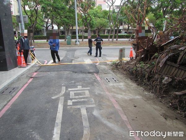 ▲▼人行道施工！88歲嬤被迫繞道遭砂石車輾斃　擺手驚逃仍命喪輪下。（圖／記者吳世龍翻攝）