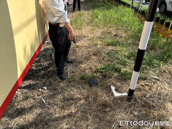 ▲▼貨車與阿里山小火車發生擦撞             。（圖／記者翁伊森翻攝）