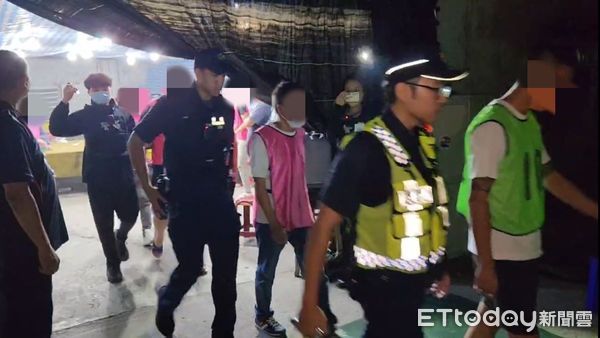 ▲潮州警分局破獲賭場，逮獲23人送辦             。（圖／記者陳崑福翻攝）