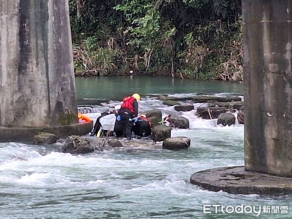 ▲▼     男子捕魚失蹤，遺體卡石縫被發現       。（圖／記者郭世賢翻攝）