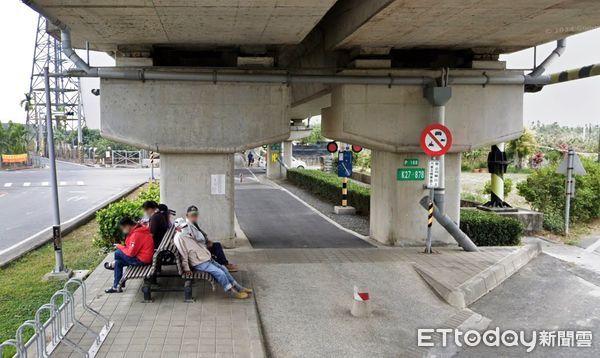 ▲屏東警分局取締違規闖入「鐵道橋下自行車道」行為             。（圖／記者陳崑福翻攝）