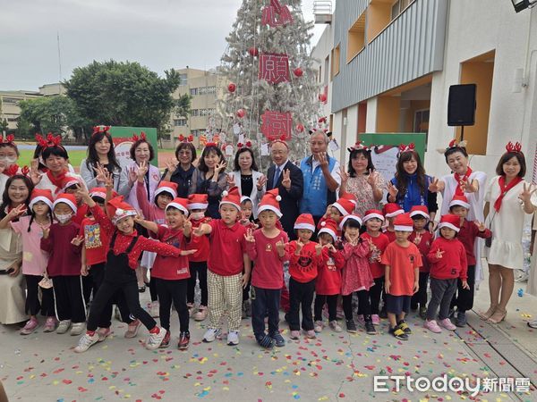 ▲虎尾非營利幼兒園心願樹禮物募集活動，有來自各界善心人士以及幼兒園家長及小朋友們的支持，讓雲林家扶兒童得以圓一個耶誕心願。（圖／記者王悉宇翻攝）