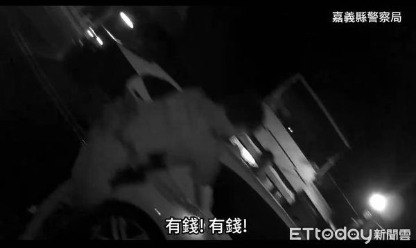 ▲▼  ▲ 嘉縣警日前查獲詐騙面交並將其圍捕。（圖／嘉義縣警局提供）