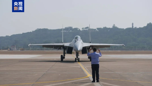 ▲▼殲-15T重型艦載戰鬥機抵達珠海展場。（圖／翻攝自央視）