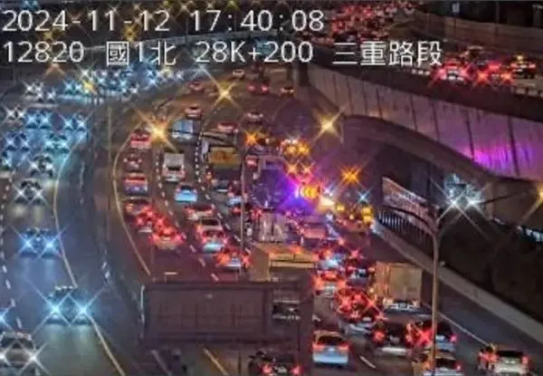 ▲▼ 國道1號三重段發生4車追撞事故            。（圖／擷取自高速公路1968APP）