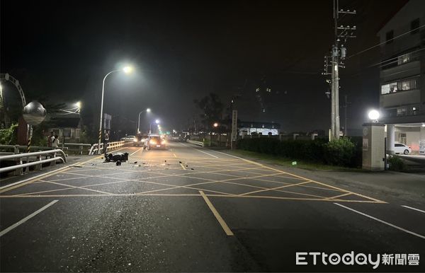 ▲屏東縣內埔鄉信義路屏安醫院對面發生一起自小客車與機車擦撞事故，造成騎士不醫不治            。（圖／記者陳崑福翻攝）