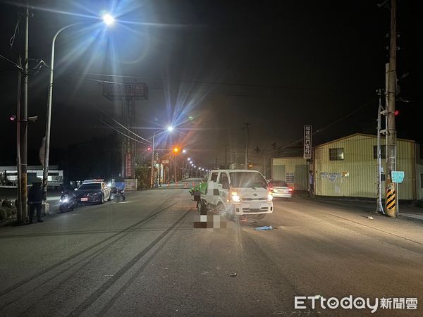 ▲苗栗公館鄉苗128線昨夜發生單車遭3車連環碰撞，單車騎士慘死。（圖／記者楊永盛翻攝）