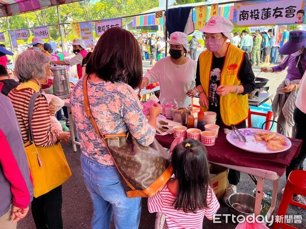 ▲南投家扶中心邀請民眾支持認購家扶園遊券。（圖／南投家扶中心提供）