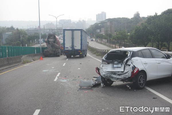 ▲▼台中混凝土車煞車失靈連撞3車，造成2名女子，車主挨罰2萬元。（圖／民眾提供，下同）