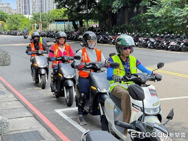 ▲▼未禮讓機車道路訓練教練車，可罰600到1800元,機車駕訓。（圖／公路局提供）