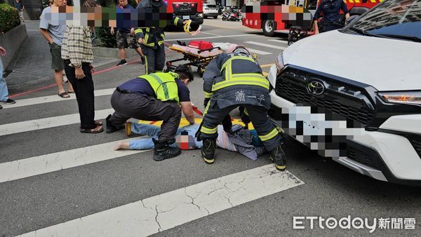 ▲▼台中休旅車在無號誌路口撞倒機車，女騎士被壓車底，所幸以頂撐器脫困。（圖／民眾提供，下同）