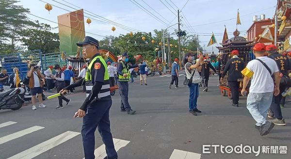 ▲東港警分局13日出動120位警、民眾投入南州迎王平安祭典活動。（圖／記者陳崑福翻攝）