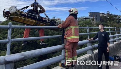 快訊／林口東林橋1男墜10層樓高橋下　雙腿骨折命危送醫